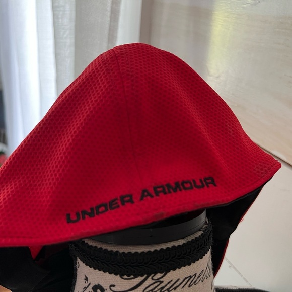 Men’s Under Armour Red Cap, size L/XL, EUC, black and red, casual, sports - Picture 3 of 5